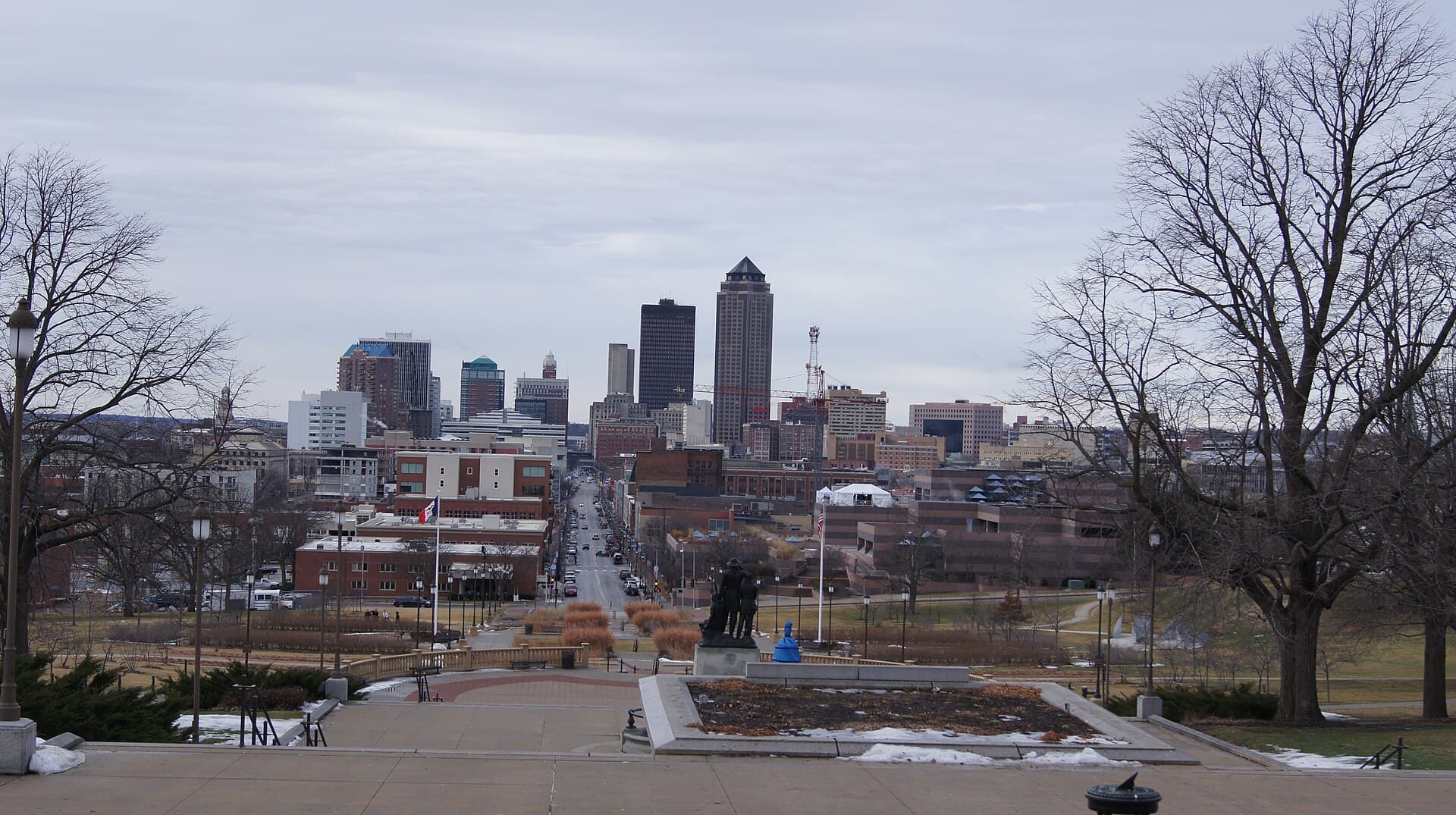 The Des Moines, Iowa skyline and capitol